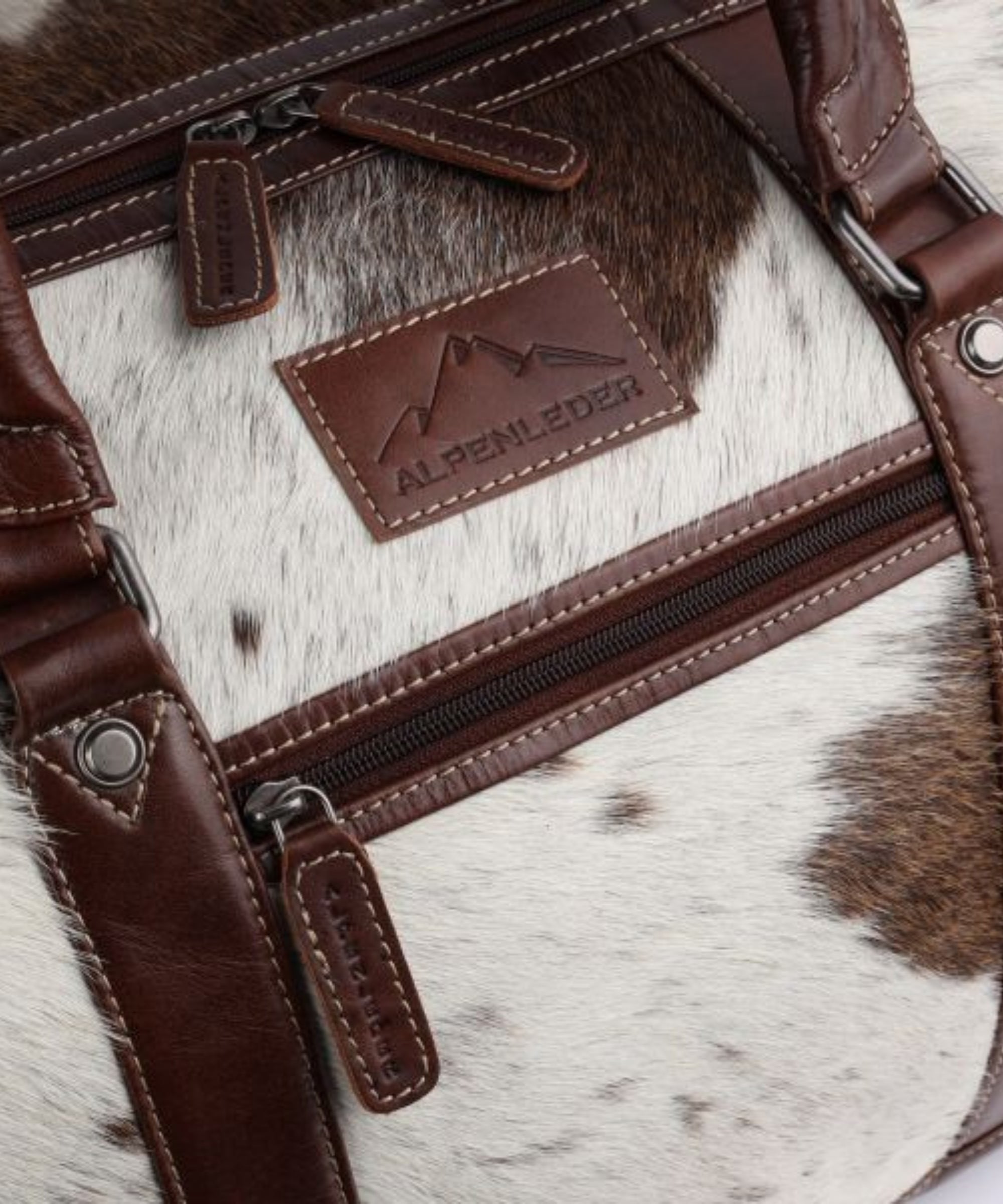 Cowhide Travel leather Bag full zoom front part