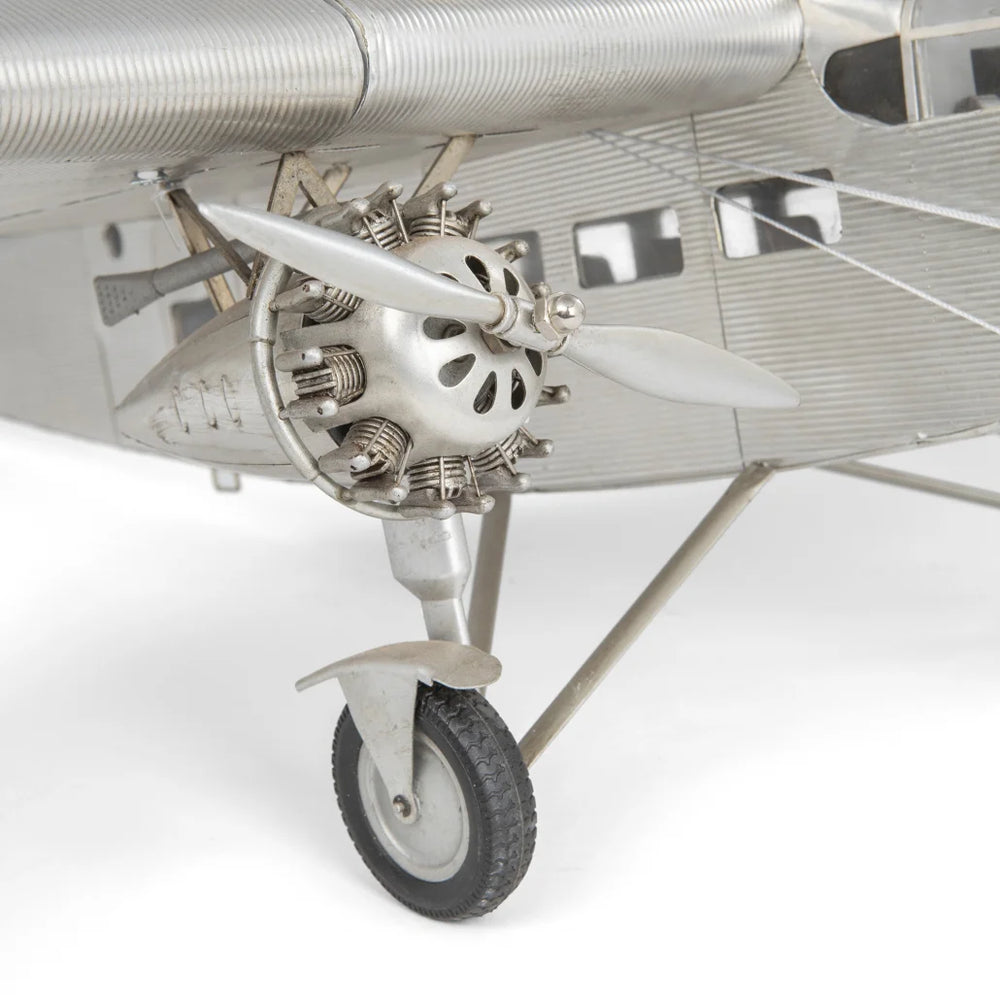 FORD TRIMOTOR PROPELLER AND WHEEL VIEW