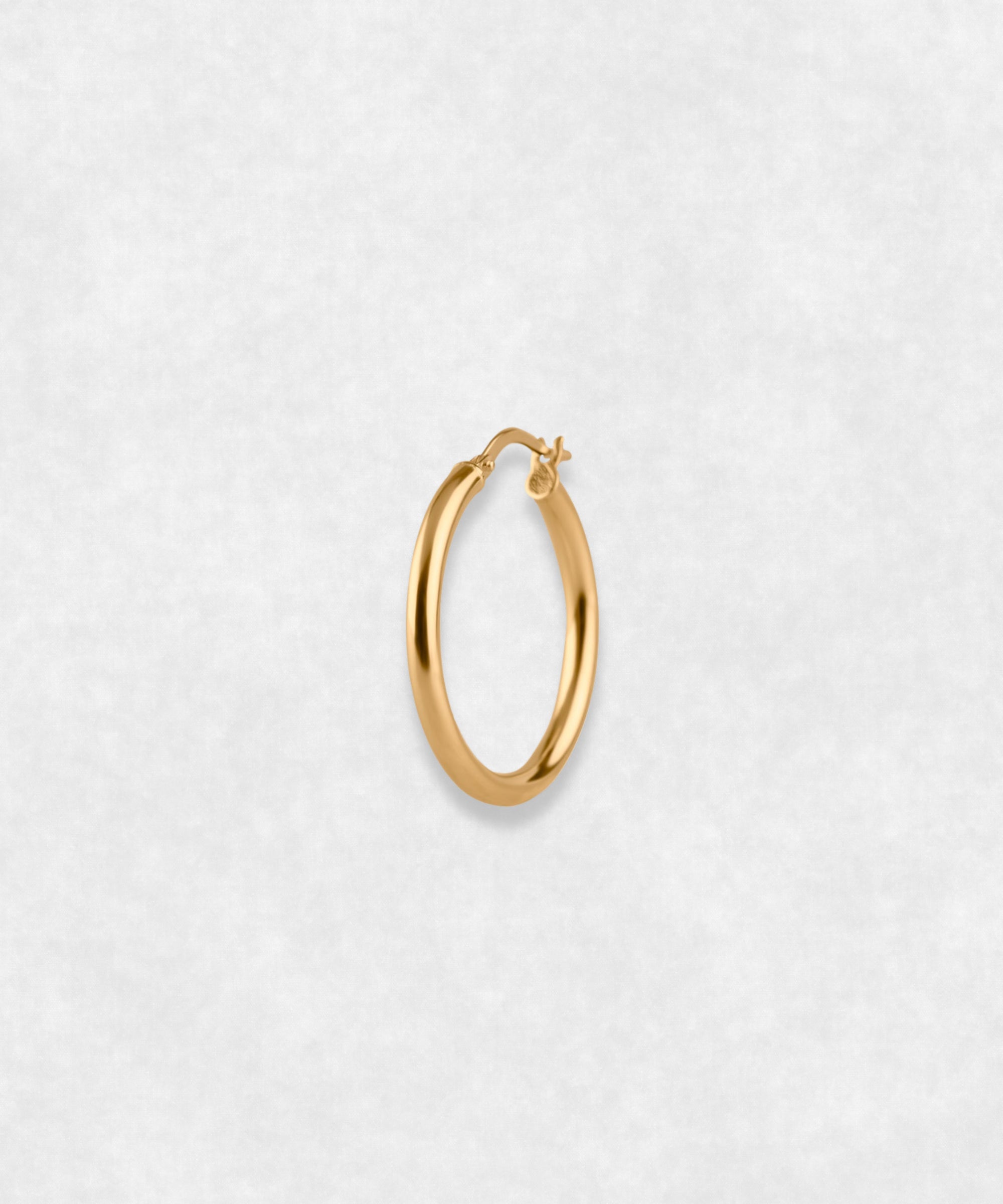 Hoops Earrings 18k Gold Maison Davis 15mm model side view