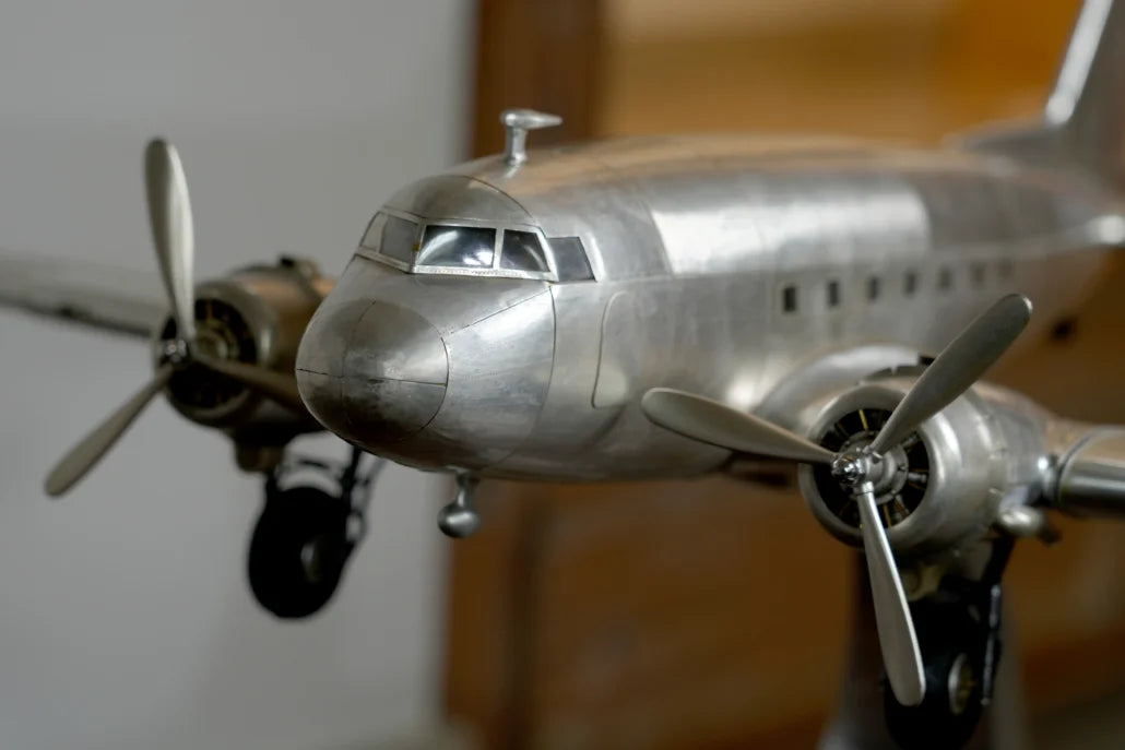 AVION DAKOTA DC3 EN ALUMINIUM