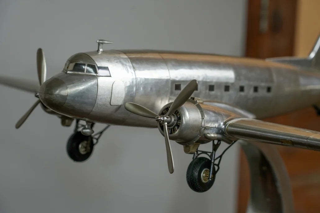 AVION DAKOTA DC3 EN ALUMINIUM